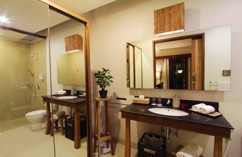 Sunset Road Hotel | Uma Karan