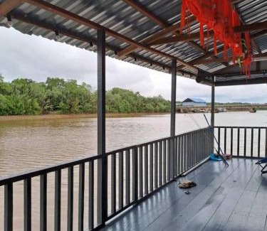 Gua Chalet De Esquí | UmAb Rakit Stay Raft House