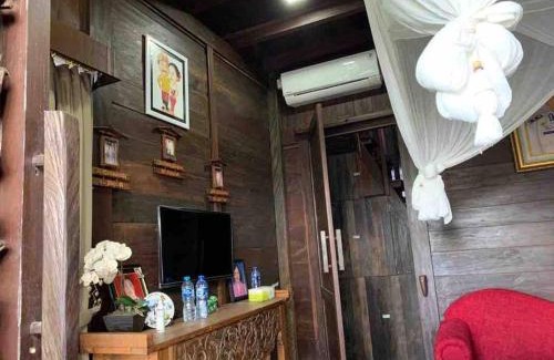 Mambal Casa | Umah Kayu, 2 bedroom with parking area and kitchen