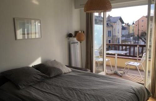 Saint-Regnobert-de-la-Cote-de-Nacre Apartamento | Un Balcon sur la Mer - Appt à 30m de la plage