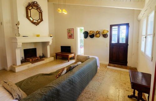 Arles Casa | Un Cabanon en Camargue