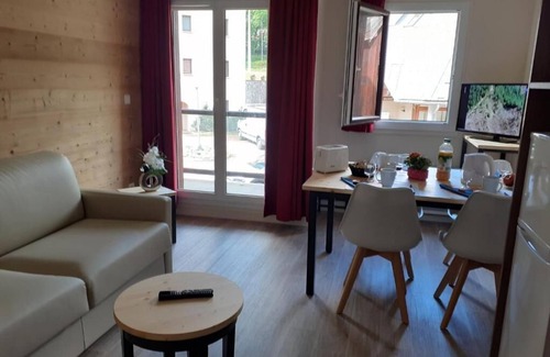 Saint-Colomban-des-Villards Casa | Unwind in Mountain Bliss: Apartments near Ski Lift & Vanoise National Park