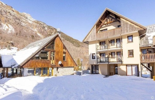 Saint-Colomban-des-Villards Casa | Unwind in Mountain Bliss: Apartments near Ski Lift & Vanoise National Park