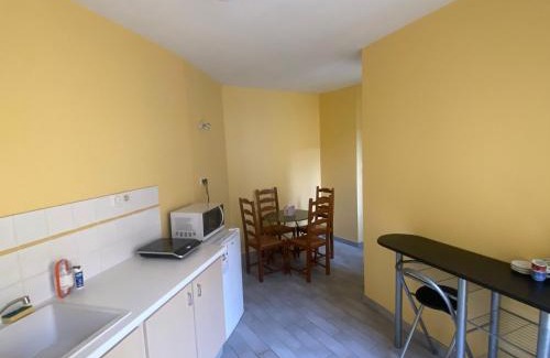 Chef-Boutonne Apartamento | Un petit appartement pour 2 à 3 personnes
