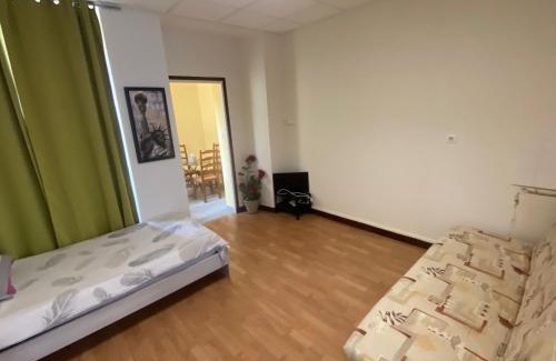 Chef-Boutonne Apartamento | Un petit appartement pour 2 à 3 personnes