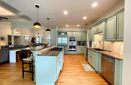 Buford Casa | Unbeatable lake location - best marina and unique sandy shore with dock