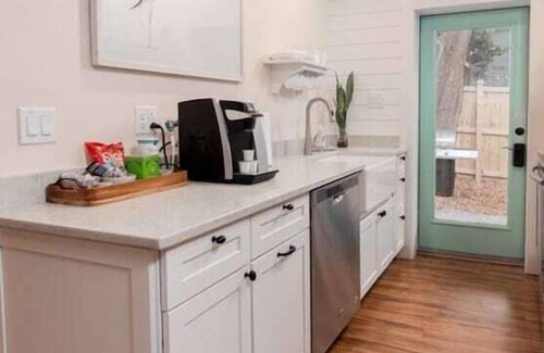 Mount Pleasant Casa | Unbeatable Location - Beaches & DT - Kid Friendly