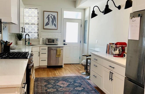 Northeast Casa | Unbeatable Location on The Hill
