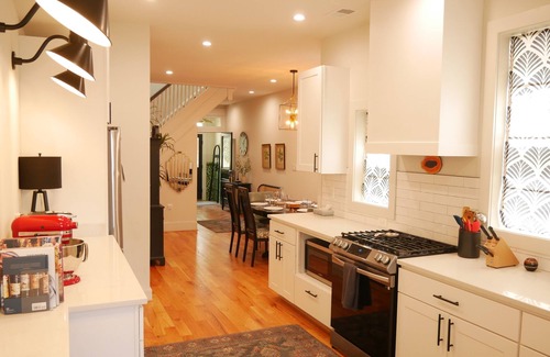 Northeast Casa | Unbeatable Location on The Hill