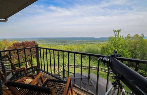 Jim Thorpe Cabina | UNBEATABLE MOUNTAIN VIEWS, Tons Of Outdoor Space, Hot Tub, Close To Jim Thorpe!