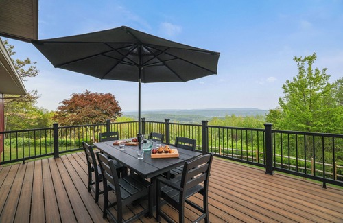 Jim Thorpe Cabina | UNBEATABLE MOUNTAIN VIEWS, Tons Of Outdoor Space, Hot Tub, Close To Jim Thorpe!