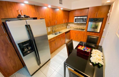 Seybold Condominio | Apartamento frente a la playa de Hollywood Beach FL con piscina
