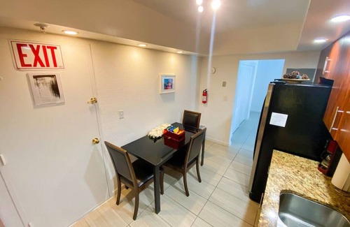 Seybold Condominio | Apartamento frente a la playa de Hollywood Beach FL con piscina