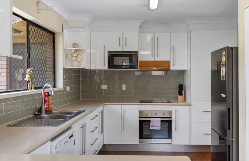 Robertson Casa | Unbeatable Value | Group/Family | Roomy/Convenient