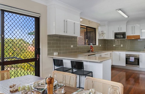 Robertson Casa | Unbeatable Value | Group/Family | Roomy/Convenient