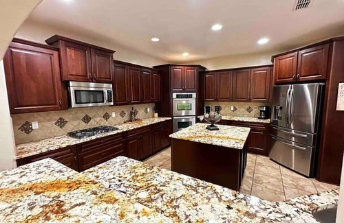 Westside Casa | Unbeatable Views! 4BD/2.5BA Custom Home near Old Town