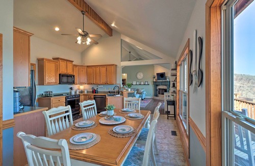 Edgemont Casa | Unbeatable Views on Greers Ferry Lake-Spacious-Peaceful-Serene-Family Friendly