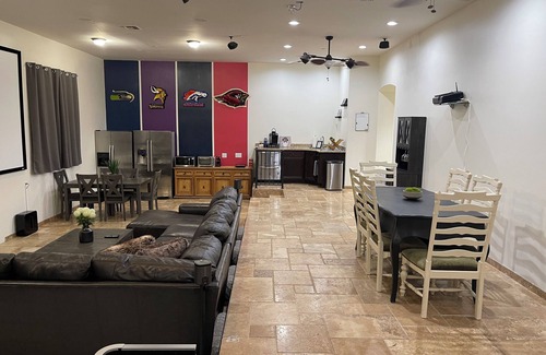 Peoria Casa | Unbelievable custom home Resort