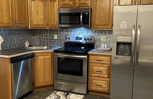 Leadsville Apartamento | Unbelievable penthouse-style apartment in the heart of Elkins, WV.