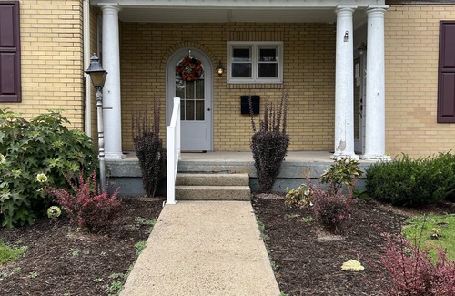 Leadsville Apartamento | Unbelievable penthouse-style apartment in the heart of Elkins, WV.