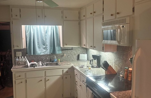 Cedar Key Casa | Unbelievable value for, friends, families, hunters, and fisherman. Beds for nine