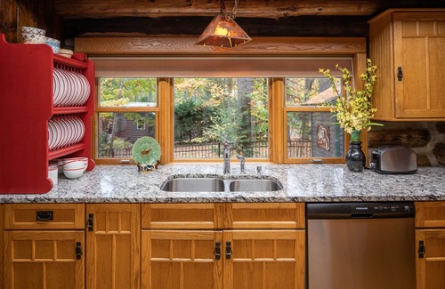 Lake Luzerne Cabina | Uncle Joe's Cabin, Lakefront