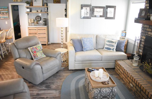 Martin Casa | Uncork, Unwind, Relax @ this family & pet friendly Lake home #2