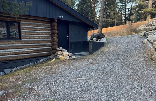 Gallatin Gateway Cabina | UNDER NEW MANAGEMENT Hideout in the Mountains with HOT TUB