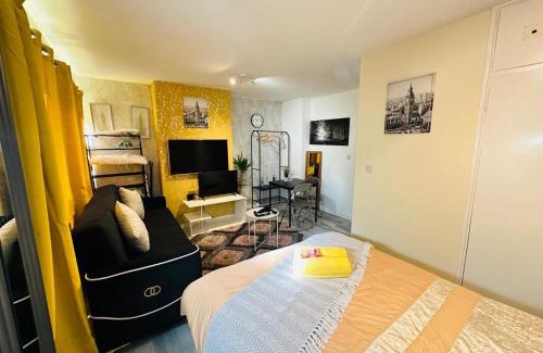 Tower Hamlets Apartamento | UNDER NEW MANAGEMENT Studio apartment in London, Bethnal Green