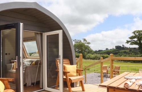 Totnes Casa | Under Oak Pod