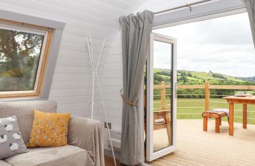 Totnes Casa | Under Oak Pod