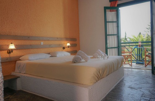 Aegina Hotel | Under the ancient temple of Aphaia!
