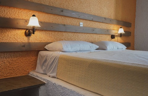 Aegina Hotel | Under the ancient temple of Aphaia!