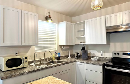 Ocean Springs Casa | Under the Oaks - dog friendly near water and 15 min to Downtown Ocean Springs