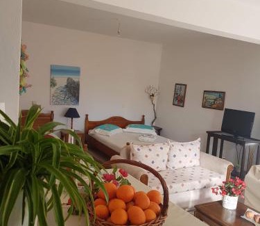 Livadi Apartamento | Under the Red Rock and View Studio