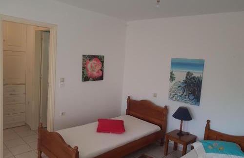 Livadi Apartamento | Under the Red Rock and View Studio