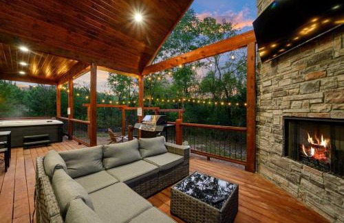 Broken Bow Chalet De Esquí | Under the Stars - Secluded, Hot Tub, Firepit, Games