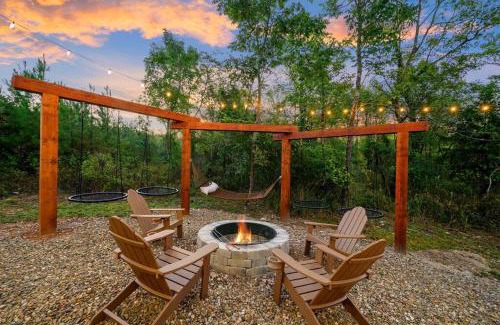 Broken Bow Chalet De Esquí | Under the Stars - Secluded, Hot Tub, Firepit, Games