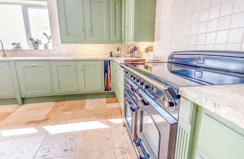 East Knoyle Cabaña | UNDERHILL HOUSE, family friendly, luxury holiday cottage in Hindon