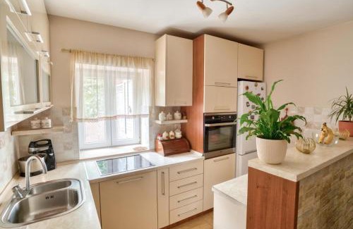 Skaljari Casa | Underhill Royal View