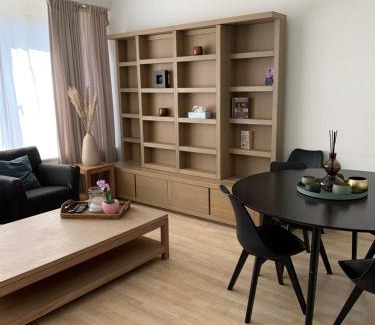 Sint-Pieters-Woluwe Apartamento | Une belle étage à Stockel with charming patio