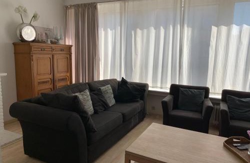 Sint-Pieters-Woluwe Apartamento | Une belle étage à Stockel with charming patio