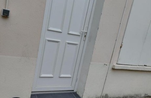 Petit-Colombes Casa | Une chambre dans une petite appartement a côté de paris la défense