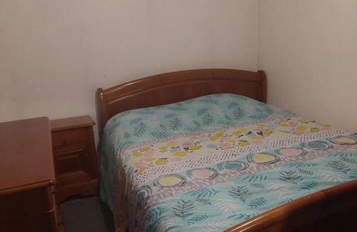 Petit-Colombes Casa | Une chambre dans une petite appartement a côté de paris la défense