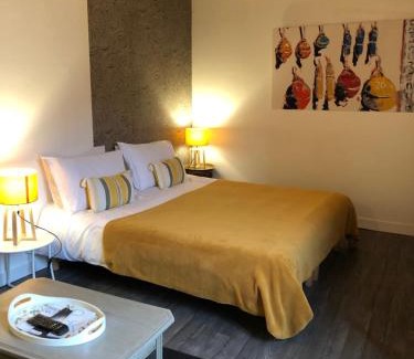 Saintes Cama Y Desayuno | Une Chambre en Ville