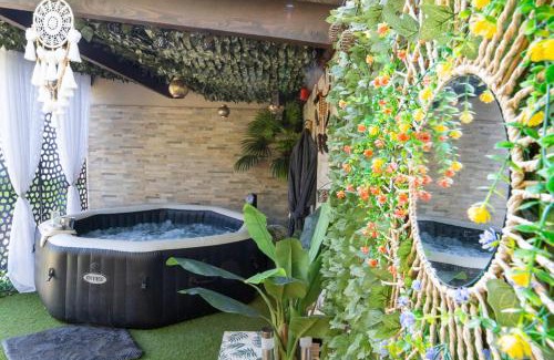 Le Puyricard Cama Y Desayuno | Une Clé Pour Deux - Chambre romantique avec Patio & Spa privatifs
