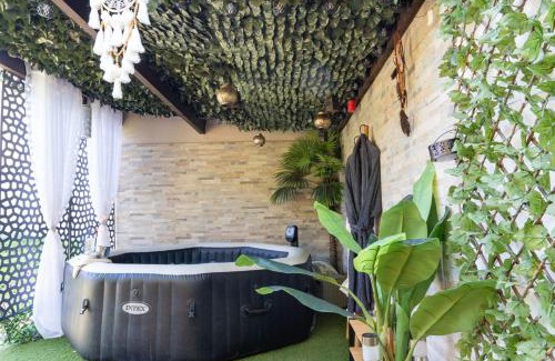 Le Puyricard Cama Y Desayuno | Une Clé Pour Deux - Chambre romantique avec Patio & Spa privatifs