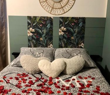 Eyguieres Apartamento | Une Pause Douceur - Suite Orchidée