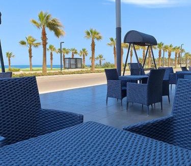 Al-Manasrah Chalet De Esquí | Unforgettable Getaway by the Sea Comfort Meets Elegance