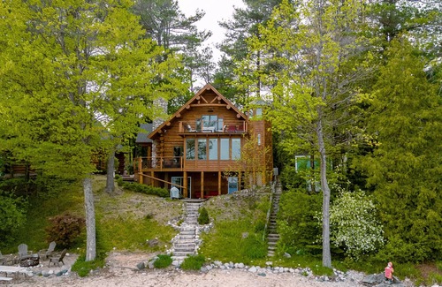 Suttons Bay Cabina | Unforgettable Log Cabin Experience: Family-owned, Lakefront, Private Beach